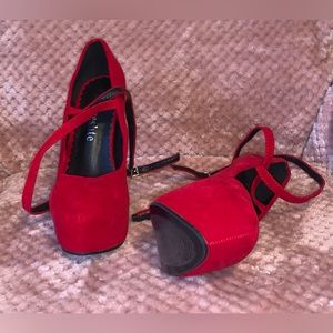Fereshte, Size 6, Red